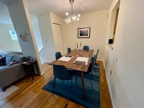 26 Alton Pl, Unit A in Brookline, MA - Building Photo - Building Photo
