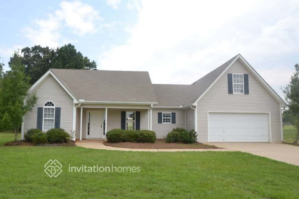 1004 Buttercup Ln in Locust Grove, GA - Building Photo
