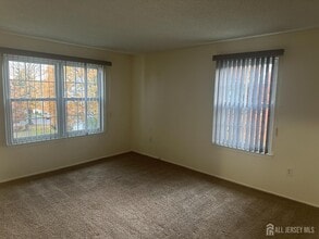 450 Northam Dr in North Brunswick, NJ - Building Photo - Building Photo