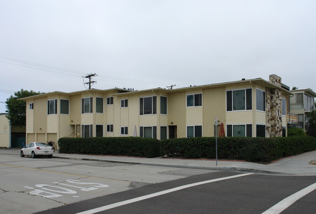 701 Ocean Ave in Seal Beach, CA - Building Photo