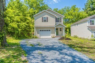 1040 W Indiana Ave in Southern Pines, NC - Building Photo