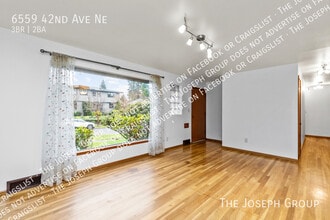 6559 42nd Ave NE in Seattle, WA - Foto de edificio - Building Photo