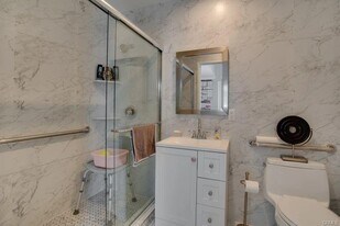 7001 Van Noord Ave in Los Angeles, CA - Building Photo