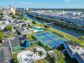 7550 SW 82nd St in Miami, FL - Building Photo - Building Photo