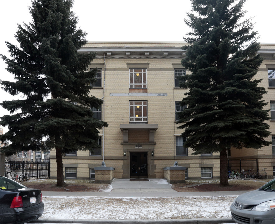 721 13th Ave SW in Calgary, AB - Building Photo