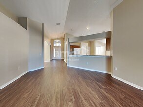 12515 Lake Vista Dr in Gibsonton, FL - Foto de edificio - Building Photo