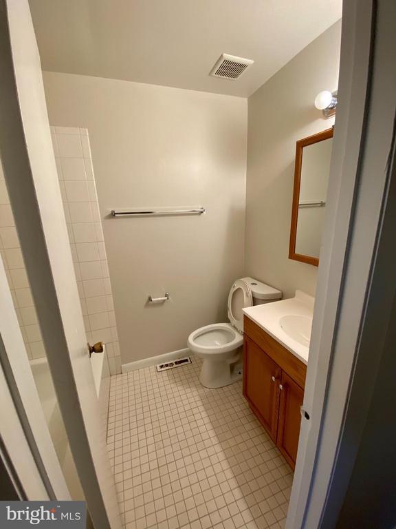 property at 2 Heritage Ct