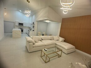 18 Selby Ln in Palm Beach Gardens, FL - Building Photo - Building Photo