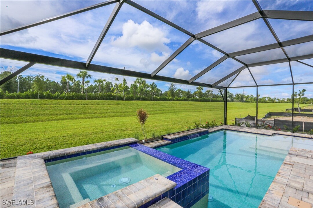 4072 Pegasus Wy in Naples, FL - Building Photo