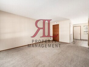 5496 Kenneylane Blvd in Columbus, OH - Building Photo - Building Photo