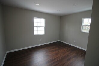 4805 Toledo Ct in Louisville, KY - Foto de edificio - Building Photo