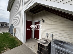 950 67th St in West Des Moines, IA - Foto de edificio - Building Photo