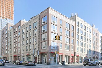 The Edge South in Brooklyn, NY - Foto de edificio - Building Photo