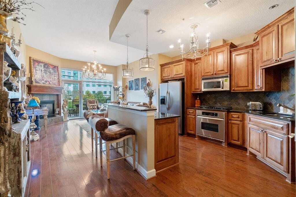 3 Waterway Square Pl in The Woodlands, TX - Building Photo