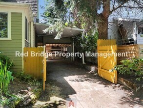 5915 SE 15th Ave in Portland, OR - Building Photo - Building Photo