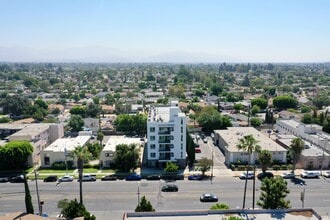 8802 Van Nuys Blvd in Panorama City, CA - Foto de edificio - Building Photo