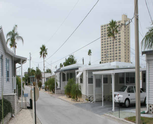 Causeway Village in South Pasadena, FL - Building Photo