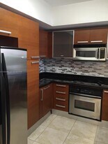 2030 Douglas Rd in Miami, FL - Building Photo