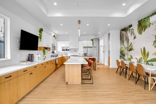 4800-4802 S Slauson Ave in Culver City, CA - Building Photo