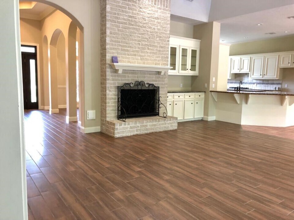 4010 Indian Point in Missouri City, TX - Building Photo