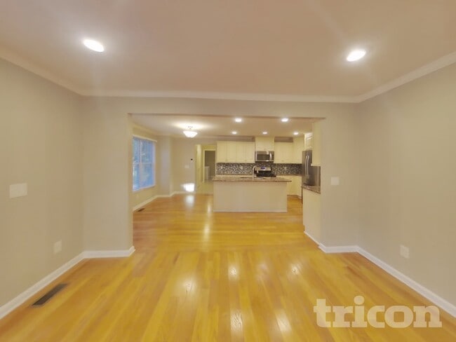 4919 Post Oak Tritt Rd in Roswell, GA - Building Photo - Building Photo