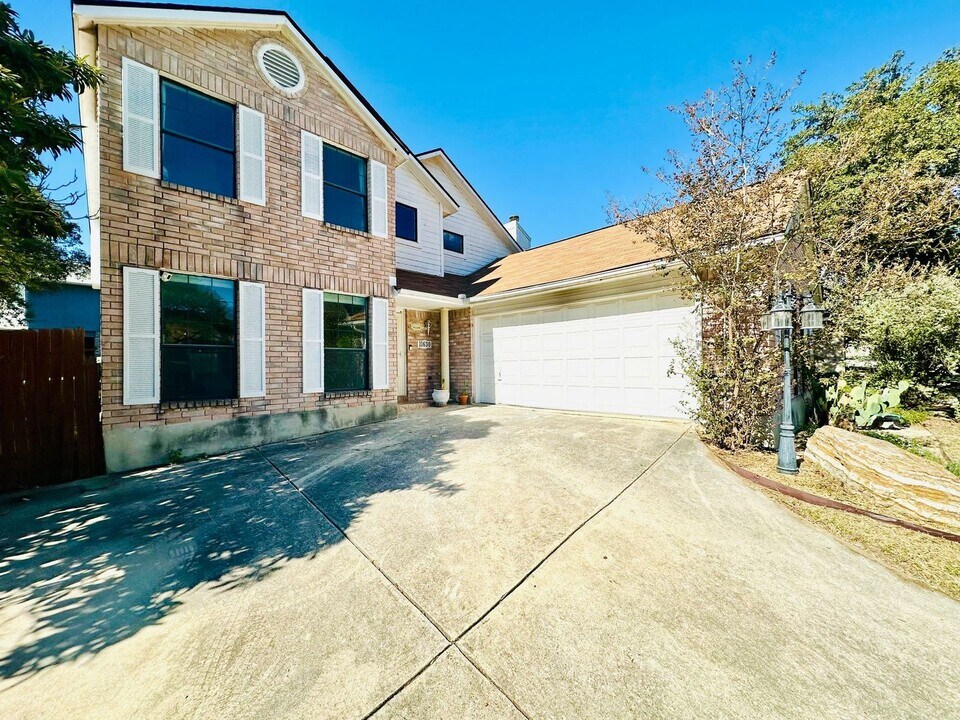 11630 Bridge Hampton in San Antonio, TX - Building Photo