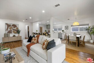 2006 W 21st St in Los Angeles, CA - Building Photo - Building Photo