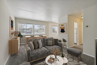 224 Cedar Lake Road North in Minneapolis, MN - Building Photo - Interior Photo