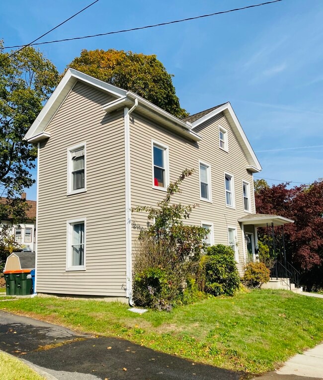 211 Elm St in Meriden, CT - Building Photo - Building Photo