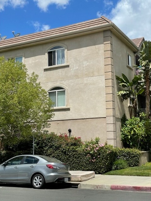 15705 Vose St, Unit 102 in Van Nuys, CA - Building Photo