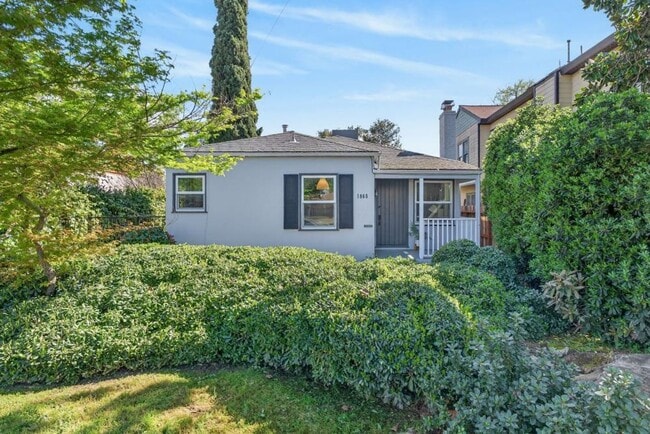 1065 48th St in Sacramento, CA - Building Photo - Building Photo