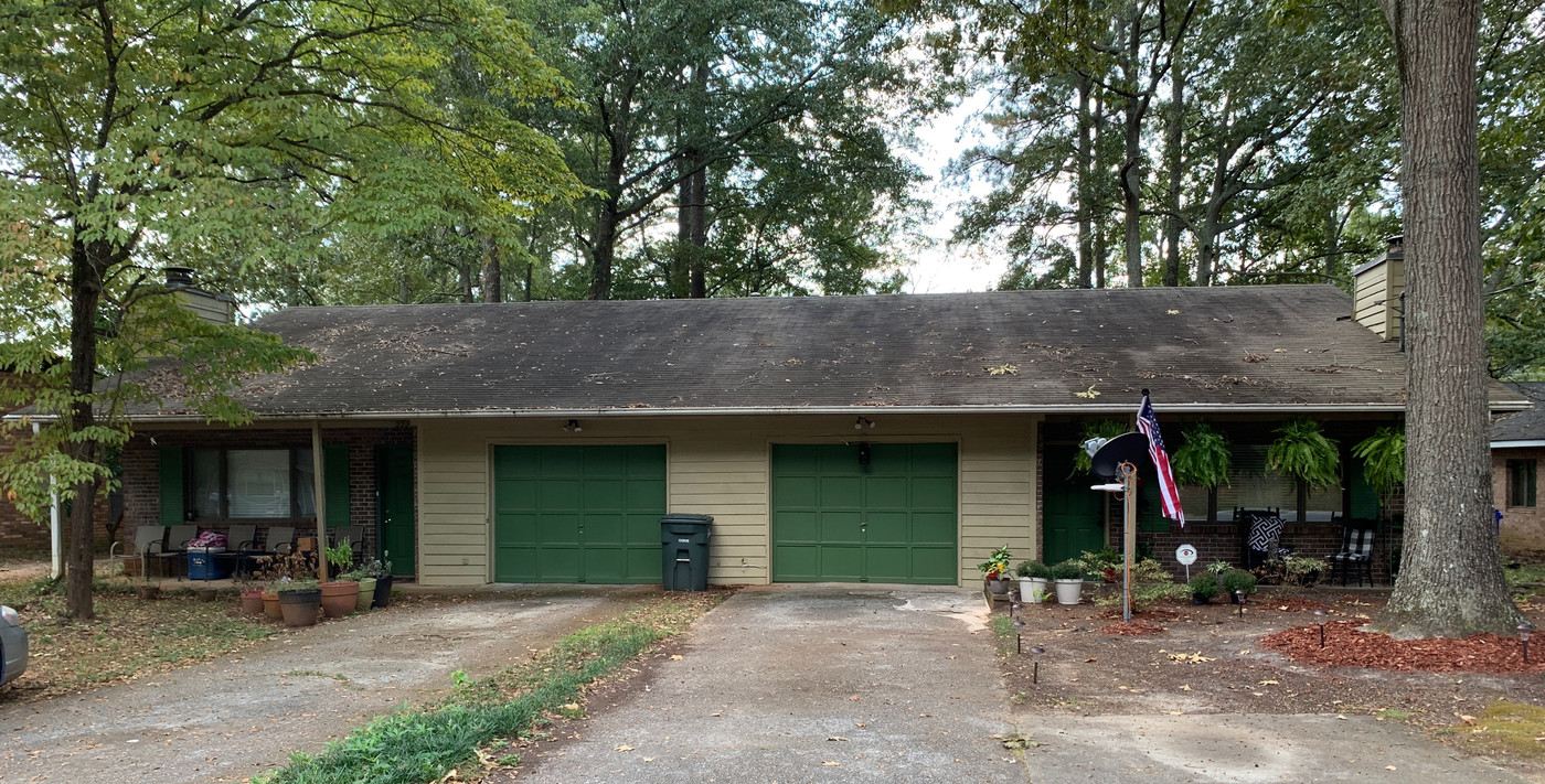 220 Kimberly Way SW in Marietta, GA - Building Photo