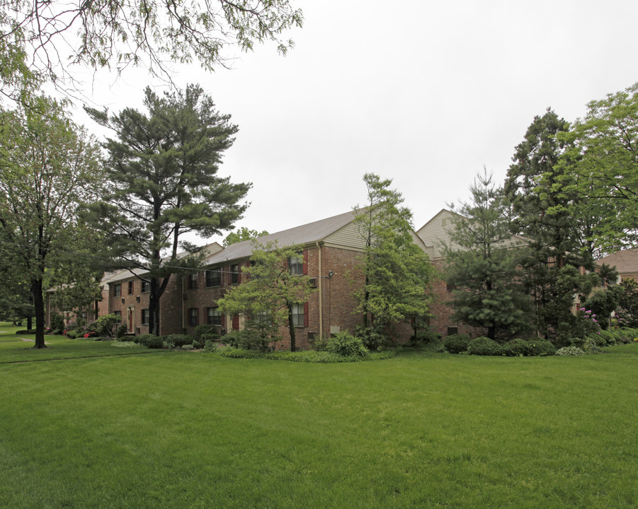 Wychwood Gardens in Westfield, NJ - Building Photo