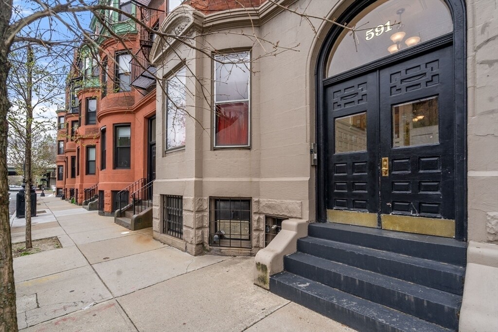 591 Beacon St, Unit 3 in Boston, MA - Building Photo