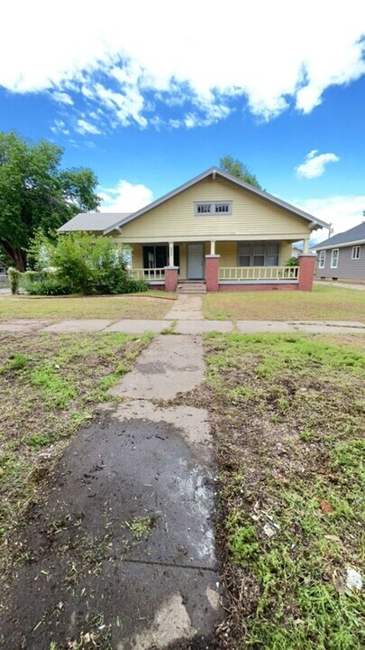 822 W York Ave in Enid, OK - Building Photo