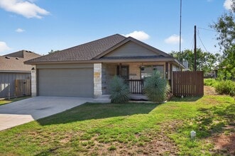 830 Cypress Ln in Cottonwood Shores, TX - Building Photo - Building Photo