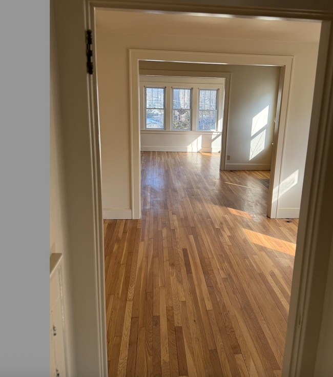 29 Laurel Ave, Unit 2 in Binghamton, NY - Foto de edificio - Building Photo