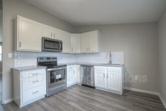 513 Maier Dr in Belton, MO - Foto de edificio - Building Photo