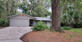 115 NW 30th St in Gainesville, FL - Building Photo