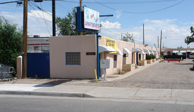 West Central RT 66 Apartments in Albuquerque, NM - Building Photo - Building Photo