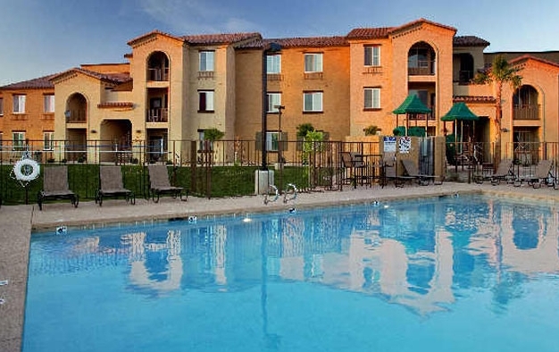 Legacy Crossing I & II in Phoenix, AZ - Foto de edificio - Building Photo