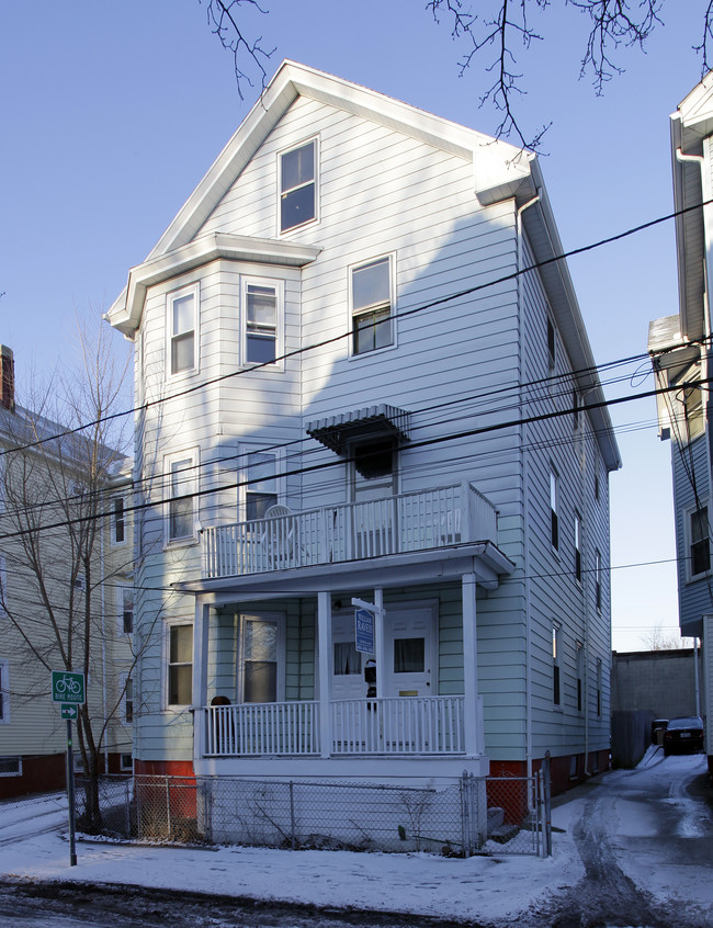 23-25 Tuxedo Ave in Providence, RI - Foto de edificio - Building Photo