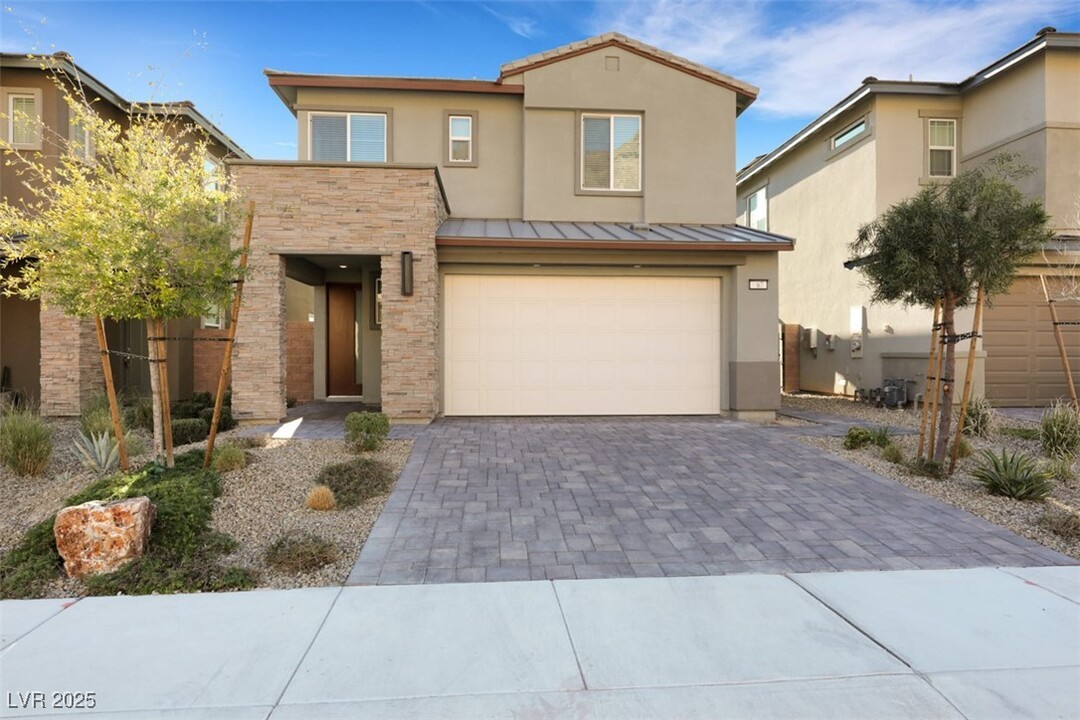 67 Strada Loreto in Henderson, NV - Building Photo