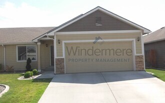 167 NW Maria St in College Place, WA - Building Photo