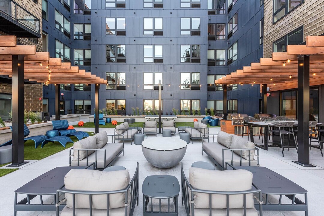 Pivot Apartments in St. Paul, MN - Foto de edificio