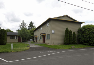 Lincoln Court Apartments in Fairview, OR - Building Photo - Building Photo