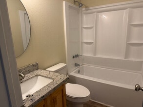 635 S Archie St in Vidor, TX - Foto de edificio - Building Photo