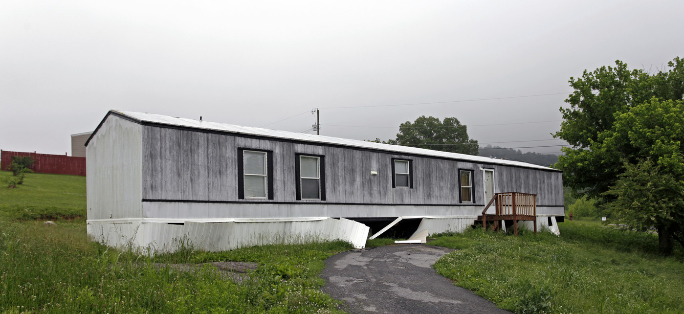 119 Johnson Farm Rd in Maynardville, TN - Foto de edificio