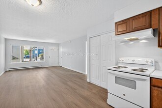 9478 N Alma Ave in Portland, OR - Building Photo - Building Photo