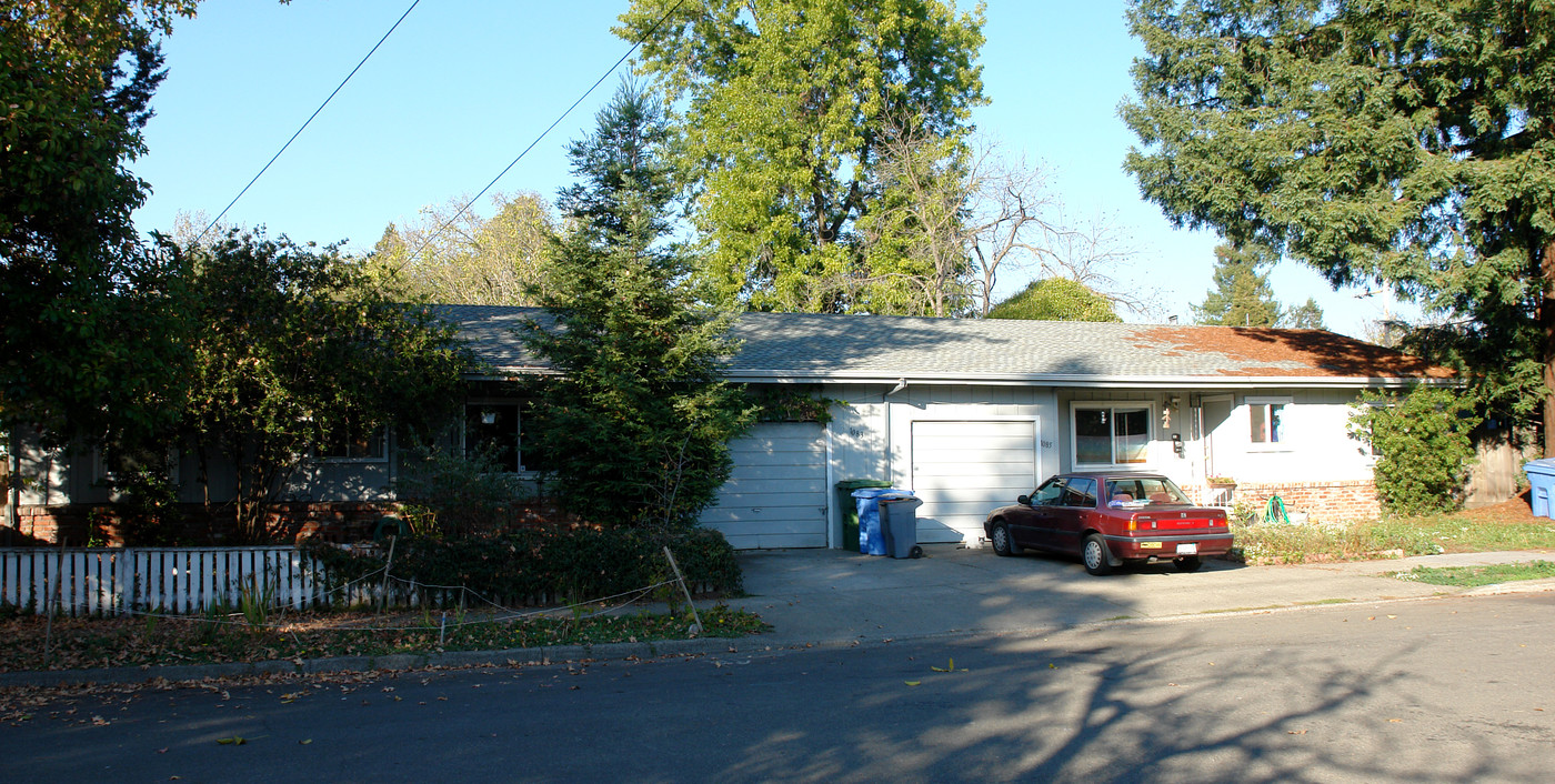 1083-1085 Fulkerson St in Santa Rosa, CA - Foto de edificio